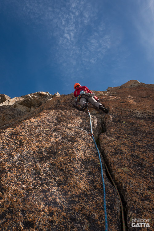 Aiguille du Refuge - Vive la jeunesse: pitch #3 above the roof (© A. Gatta)