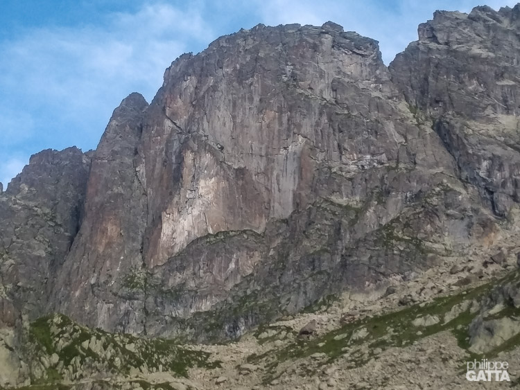 Perrons de Vallorcine and the Pain de Sucre on the left (© P. Gatta)