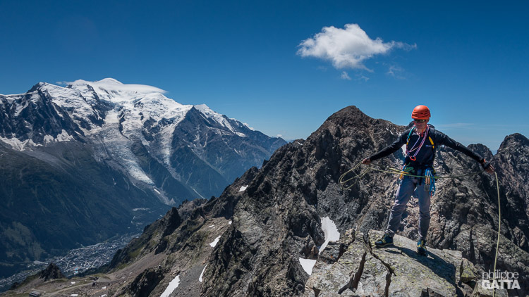 Aiguilles Crochues South summit, Mont Blanc in the background (© A. Gatta)
