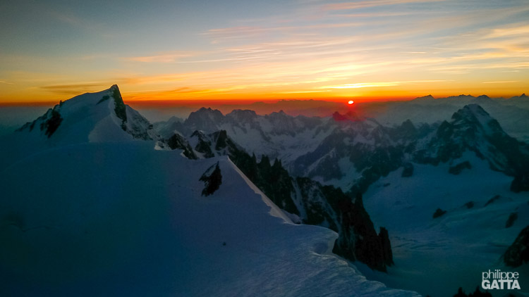 Sunrise from Col de la Brenva (© P. Gatta)