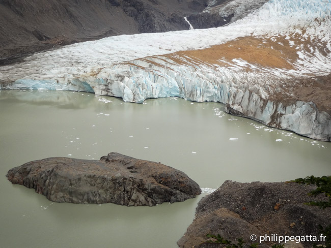 Glacier Torre falling in the lake (© P. Gatta)