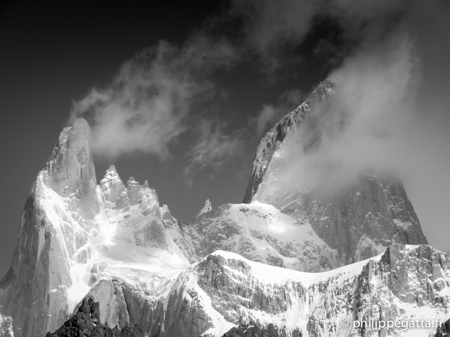 Aguja Poincennot and Cerro Fitz Roy, Patagonia (© P. Gatta)