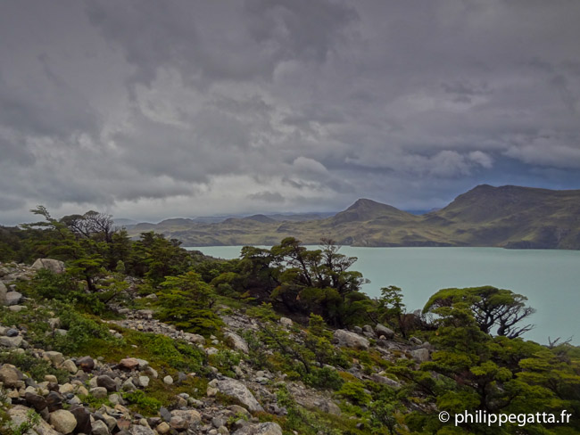 Lake and stormy sky (© P. Gatta)