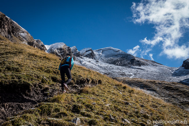 Steep climb toward the Combe of Paccaly (© P. Gatta)