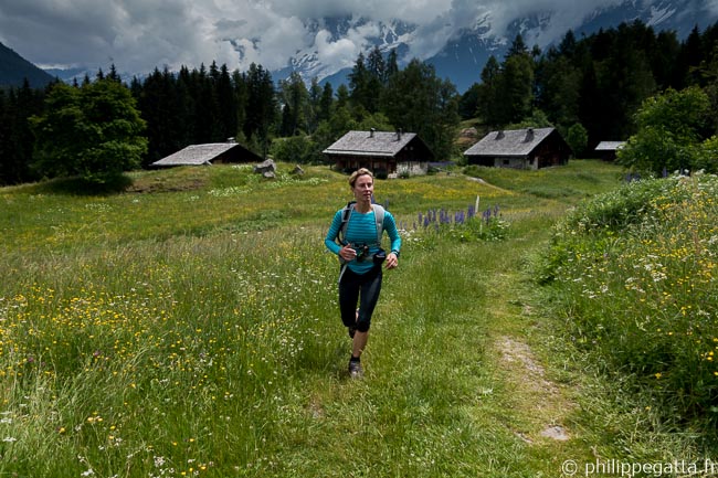 Anna around the nice farms of Charousse (© P. Gatta)
