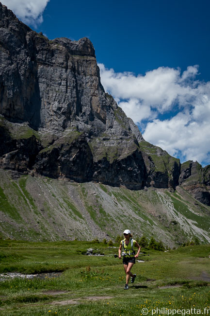 On the way to Chalets d'Anterne, Pointe de Sales behind (© P. Gatta)