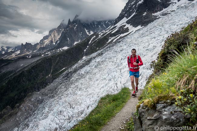 Philippe close to Mont Corbeau with Bossons glacier behind (© A. Gatta)