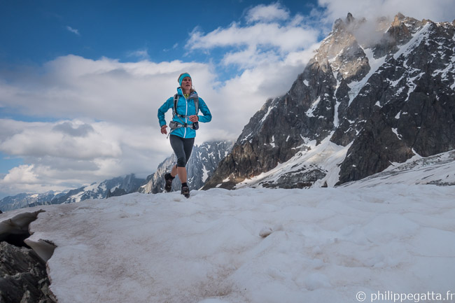 Anna in La Jonction, Aiguille du Midi behind (© P. Gatta)